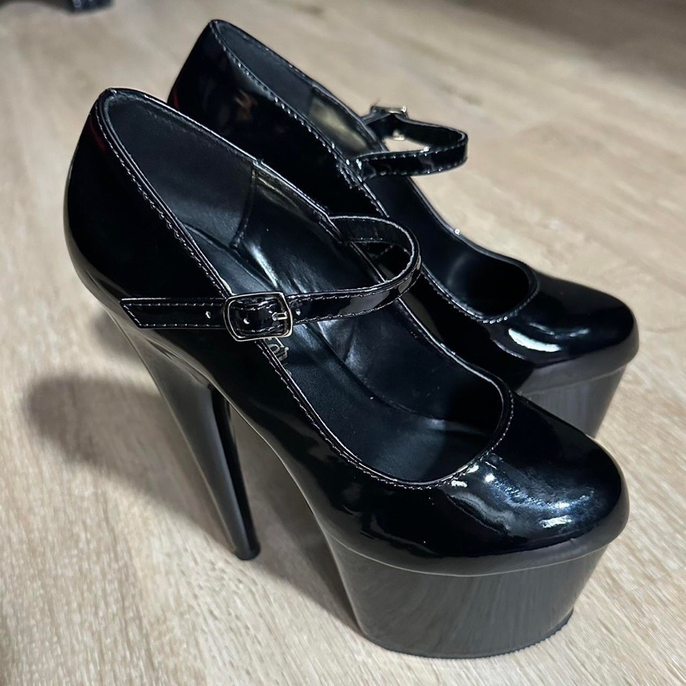 Pleaser adore 787